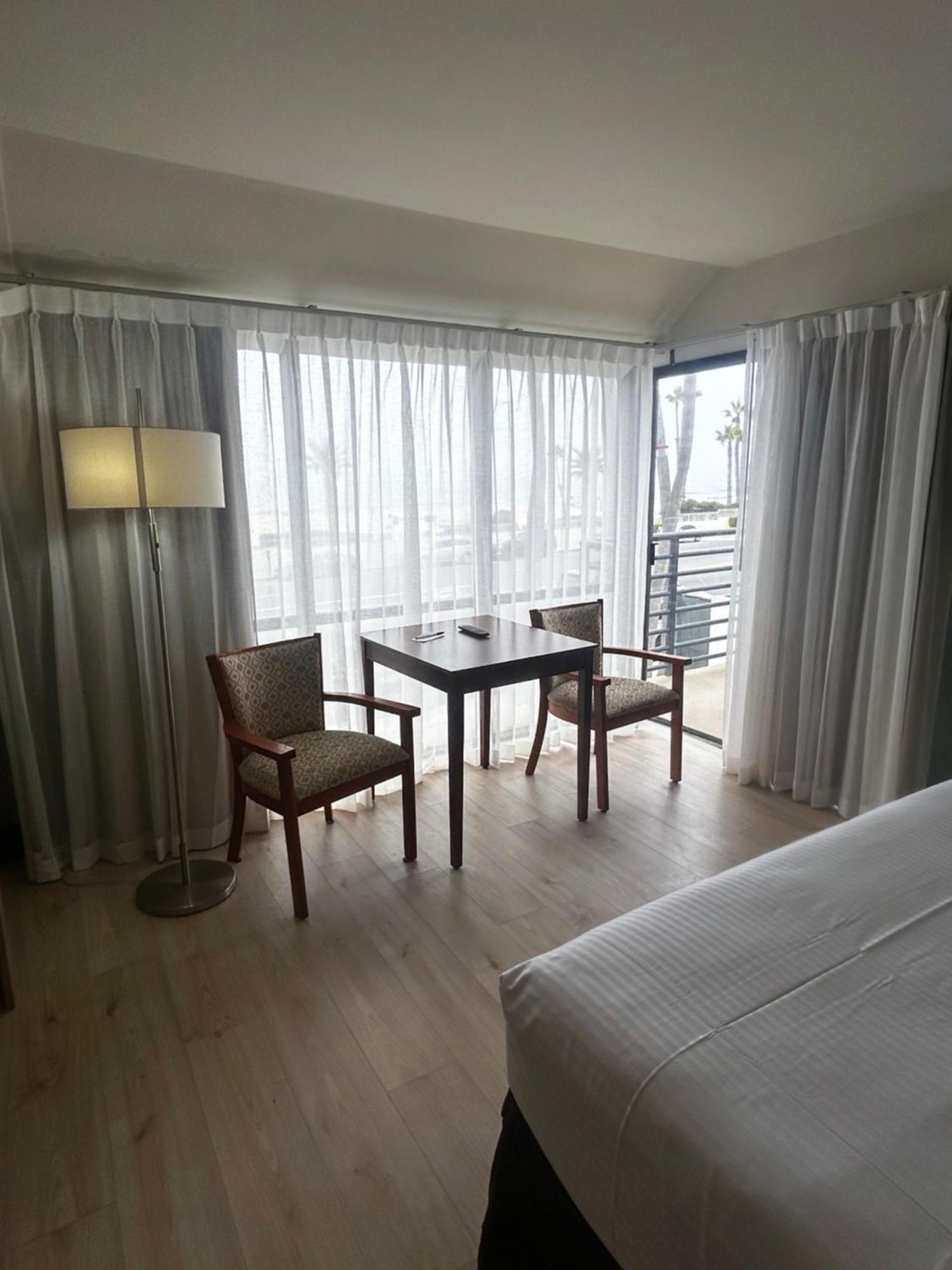 Huntington Beach Inn Room photo